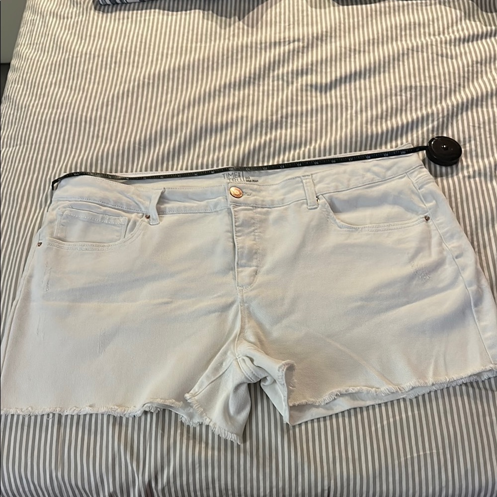 Time and Tru White Denim Cutoff Shorts with Frayed Hem SZ20